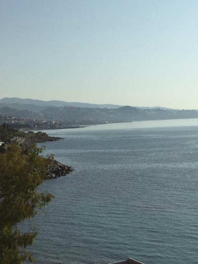 Marina Capo Pino Villa Sanremo Bagian luar foto