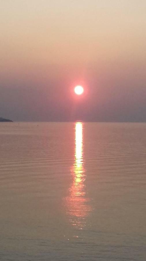 Marina Capo Pino Villa Sanremo Bagian luar foto